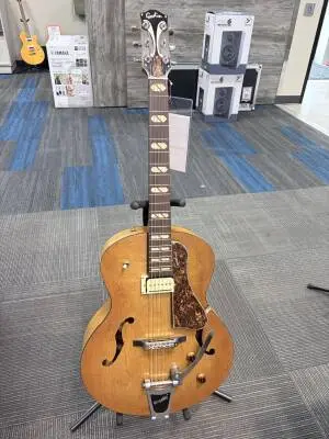 Godin Guitars - G51502