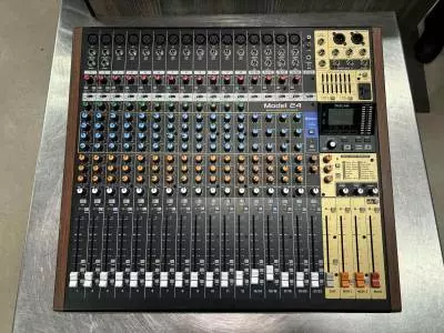 Tascam - MODEL 24