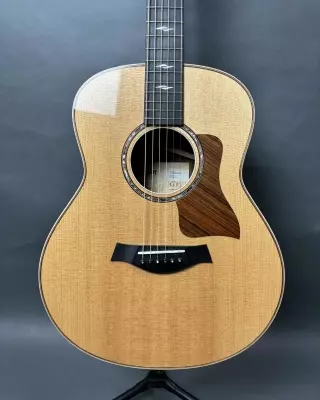 Taylor Guitars - GT811E 2