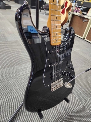 Squier - CV 70S STRAT HSS MN BLK 2