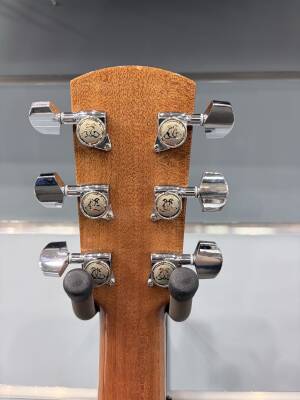 Store Special Product - Larrivee - LV-09E