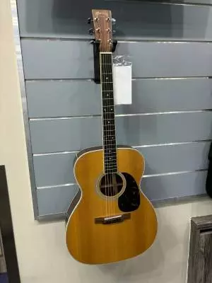 Martin Guitars - M-36 V18