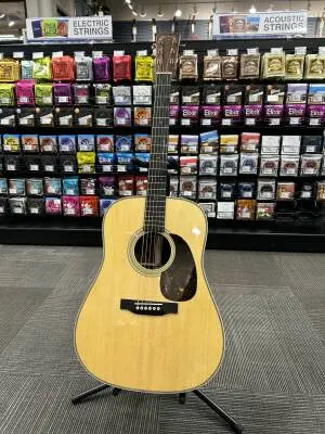 Martin Guitars - HD-28