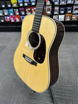 Martin Guitars - HD-28 2