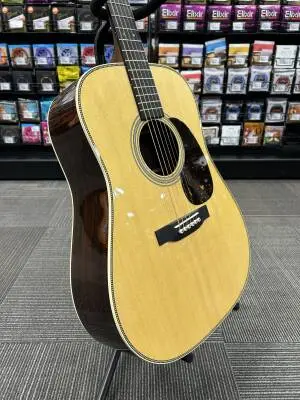 Martin Guitars - HD-28 2