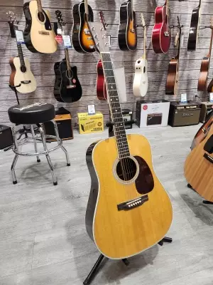 Martin Guitars - D-35 V18