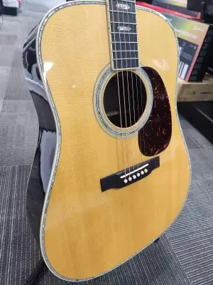 Martin Guitars - D-41 V18 2