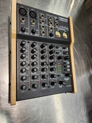 ART Pro Audio - T4 ART 2