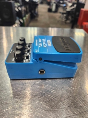 BEHRINGER TM300 TUBE AMP MODEL 2