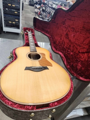 Taylor Guitars - 818E V-CLASS 6