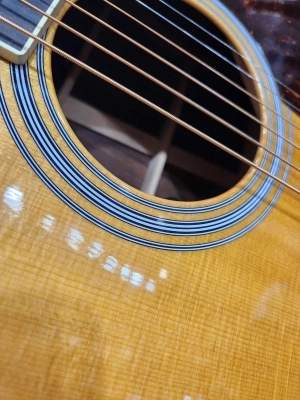 Martin Guitars - D-35 V18 7