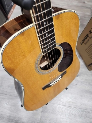 Martin Guitars - D-35 V18 3