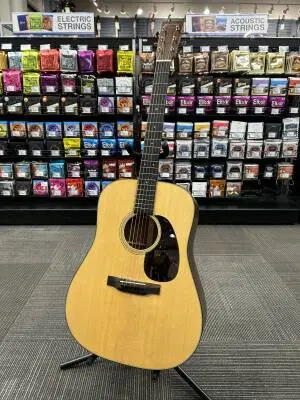 Martin Guitars - D-18 SATIN V1