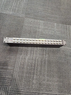 TASCAM PATCH BAY 32 RCA FRONT AND BACK