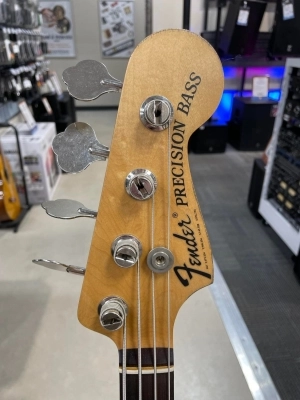 Fender Nate Mendel P Bass 3