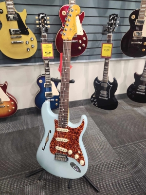 Store Special Product - Fender - AM PRO II STRAT TL RW