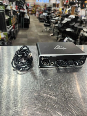 Behringer - UMC22 2