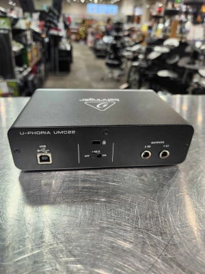 Behringer - UMC22 2