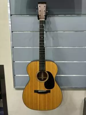 Martin Guitars - 000-18 2014