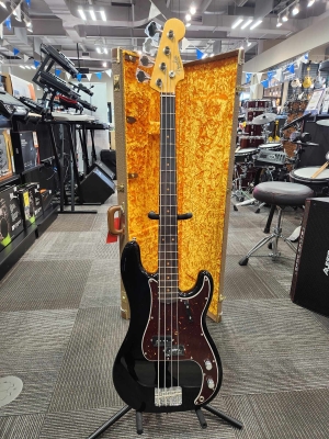 Fender -AV II 60 P BASS RW BLK W/CS