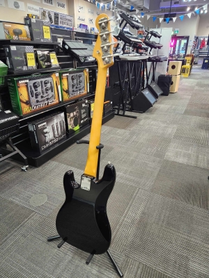 Fender -AV II 60 P BASS RW BLK W/CS 2