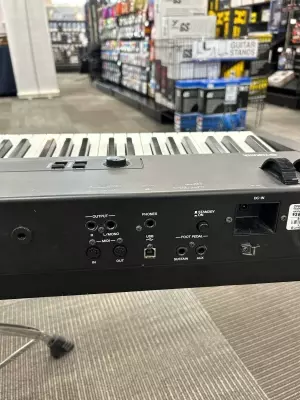 Yamaha CP33 8