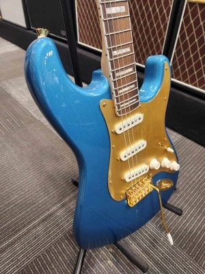Squier - SQ 40 STRAT LRL GHW GPG LPB 2