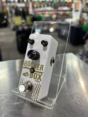 Outlaw Rocker Box Tremolo 2