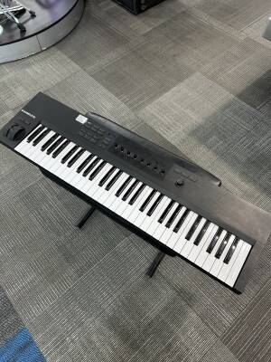 Native Instruments Komplete Kontrol A61 - 61-Note Controller Keyboard