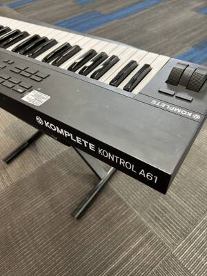 Native Instruments Komplete Kontrol A61 - 61-Note Controller Keyboard