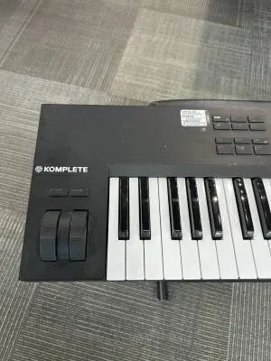Native Instruments - KONTROL A61 2