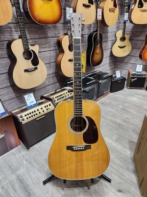 Martin Guitars - D-35 V18