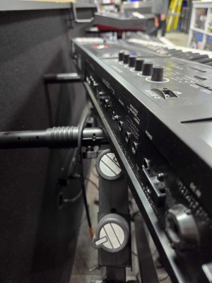 Roland - FA-06 5