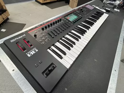 Roland - FANTOM-06 4