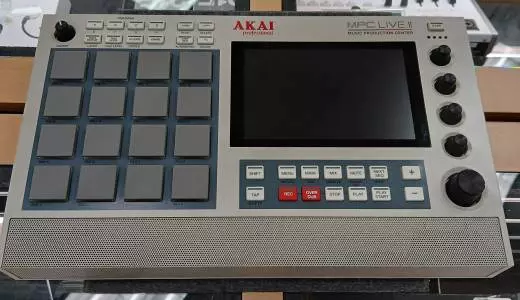 Akai - MPCLIVE2RETRO