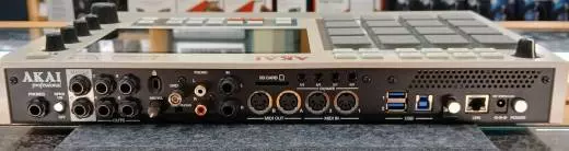 Akai - MPCLIVE2RETRO 2