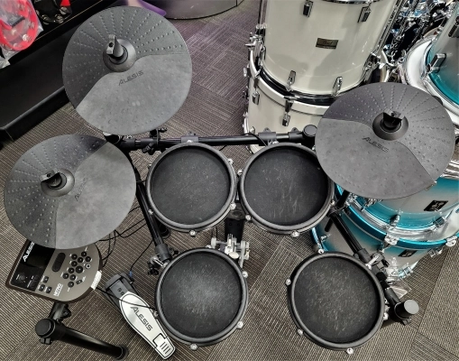 Alesis Nitro Kit with Mesh Pads 2