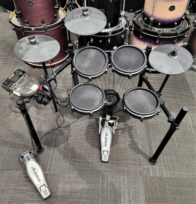 Alesis Nitro Kit with Mesh Pads 2