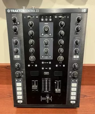 Native Instruments - TRAKTOR KONT Z2