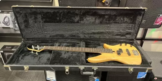 YAMAHA TRBX BASS + PEAVEY MAX 158 BASS COMBO PACK 2