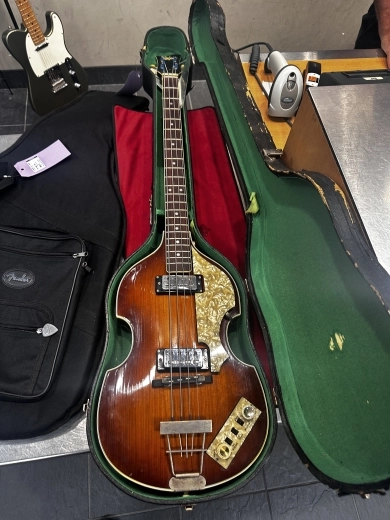 HOFNER 1966 BEATLE BASS W/CASE