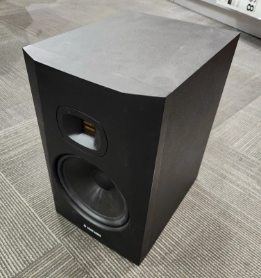 ADAM Audio - AD-T8V