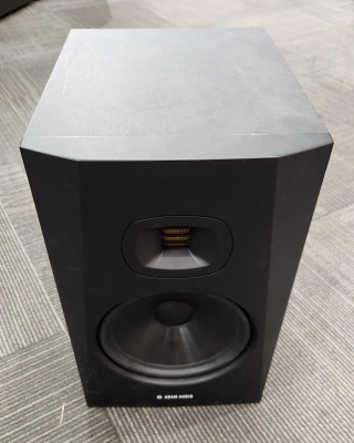 ADAM Audio - AD-T8V 2