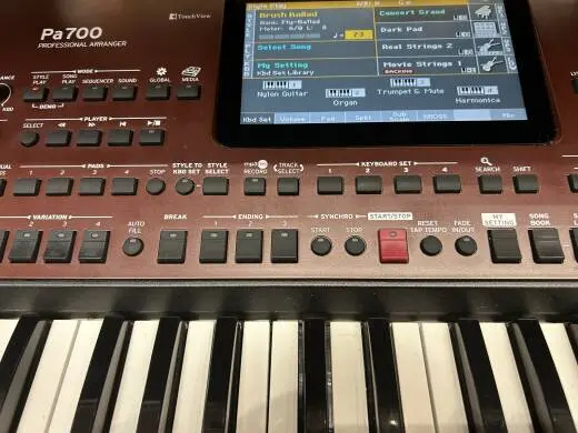 Korg - PA700 2