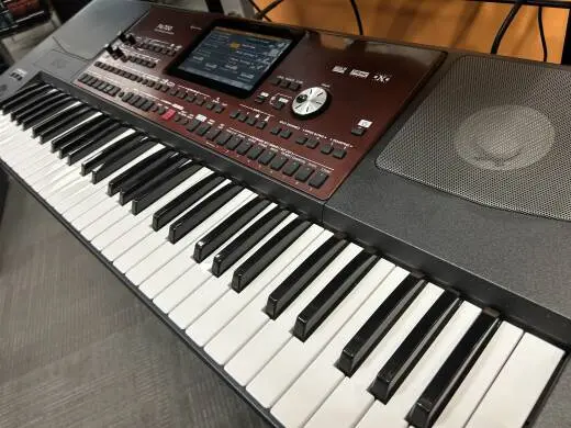 Korg - PA700 2