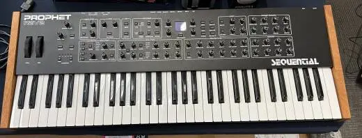 Dave Smith Instruments - PROPHET REV2 8