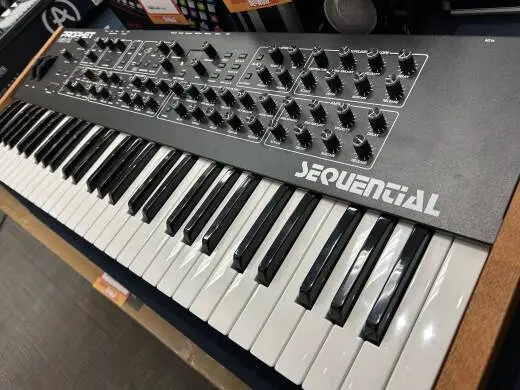 Dave Smith Instruments - PROPHET REV2 8 2