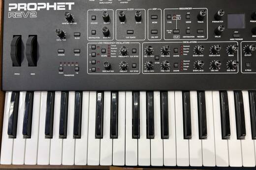 Gear Hunter | Dave Smith Instruments - PROPHET REV2 8