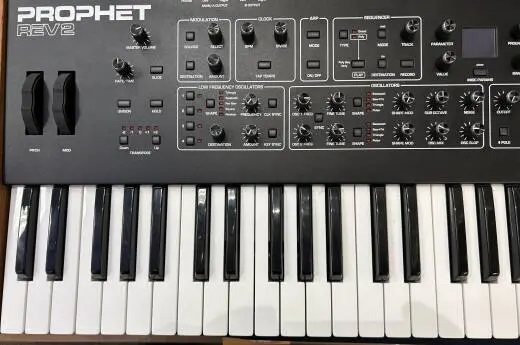 Dave Smith Instruments - PROPHET REV2 8 2