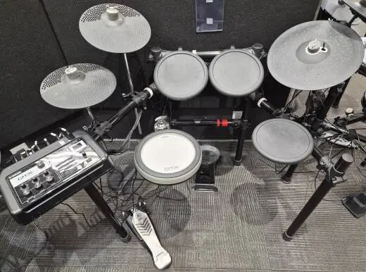Yamaha 5Piece DTX6 Kit W/ 3-Zone XP80 Snare Pad